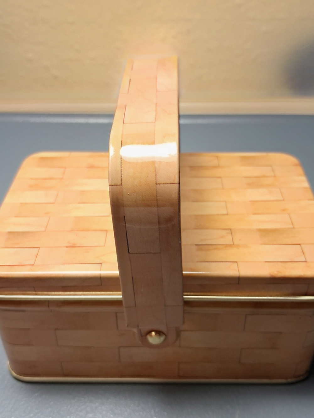 Beige Woven-Pattern Storage Shaker Sewing Tin with Gold Accent Handle